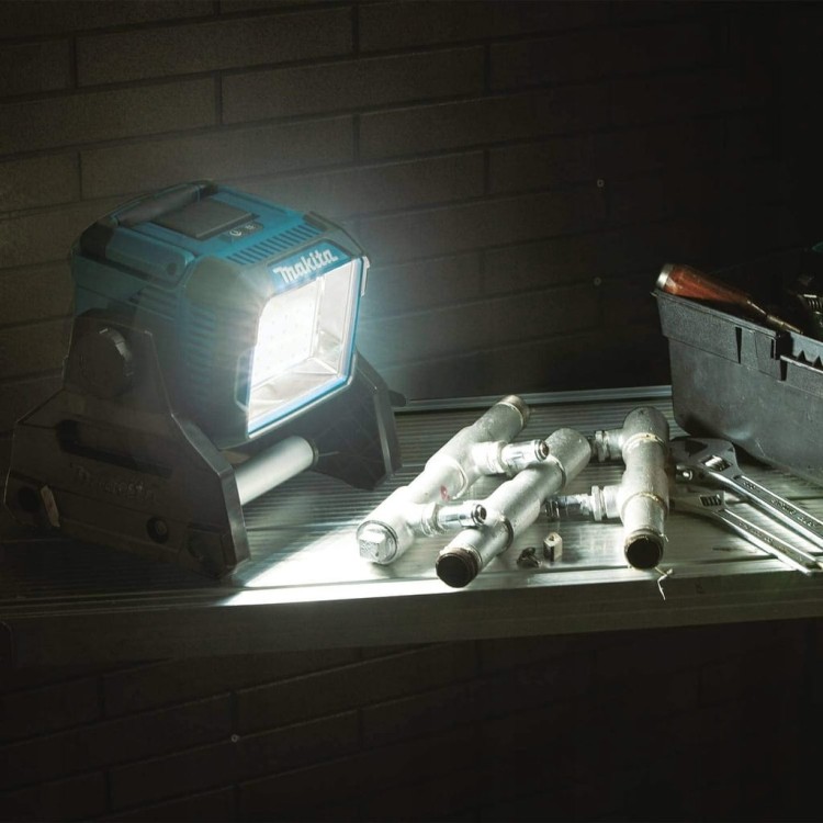 MAKITA DML811 LAMPA BUDOWLANA AKUMULATOROWA HALOGEN LED 14,4V-18V 3000lm