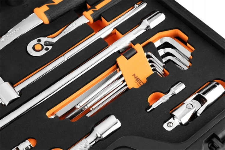 ZESTAW KLUCZY NASADOWYCH CRV 1/2" 1/4" 95 ELEMENTÓW W PIANCE EVA NEO TOOLS
